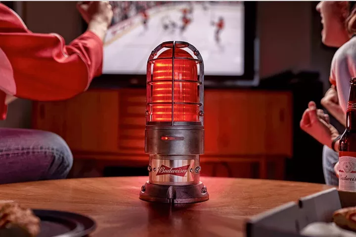 Big Red Budweiser Goal Light arrives to celebrate Montreal as King